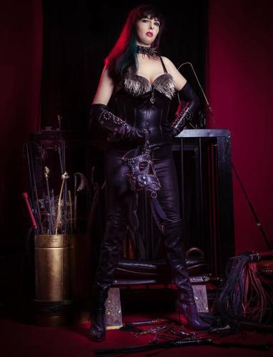 Maitresse elsa dominatrice capricieuse - exigeante - cruel - perverse et *