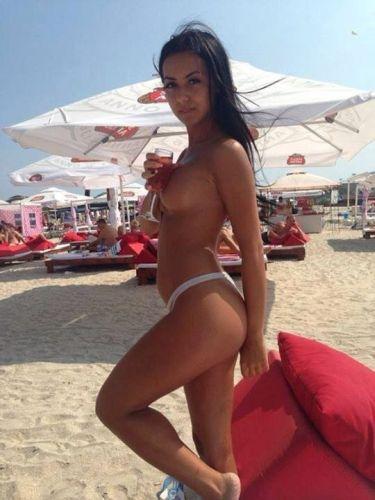 Larisa une brune femme sexy et douce a paris image 1