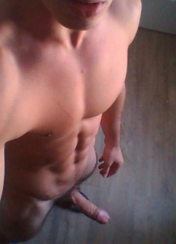 Jeune homme disponible :) image 2