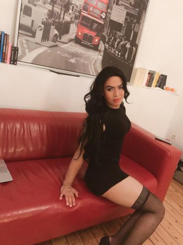 Bonjour je suis zahia 20 ans je suis transex sensuelle et sexy mes photos reelles image 2