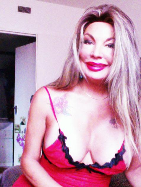 Superbe transsexuelle top classe douce ou domina 06 95 44 72 64 ttbm paris 15em