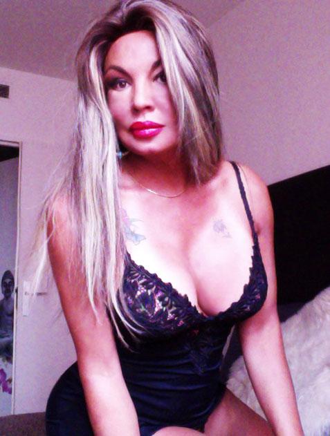 Superbe transsexuelle top classe douce ou domina 06 95 44 72 64 ttbm paris 15em