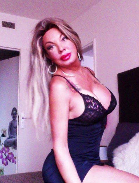 Superbe transsexuelle top classe douce ou domina 06 95 44 72 64 ttbm paris 15em