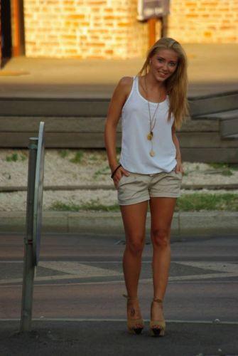 Joune blonde in paris image 2