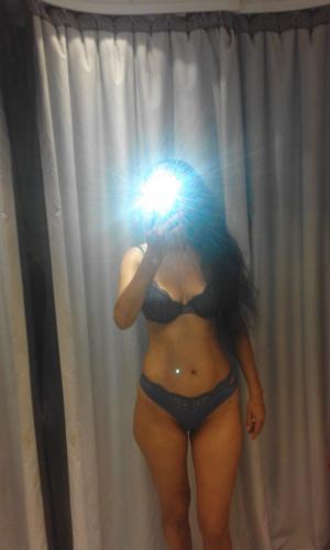 Une jolie jeune masseuse escorte se déplace chez vous ce soir 0642412829 image 1