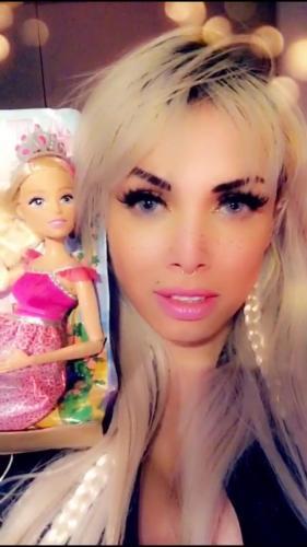 Barbie queen. ts. versatil. 21. cm. paris 75010 image 4