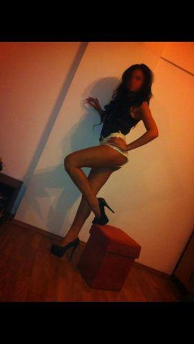 Jasmine tres jolie femme de pasage a paris