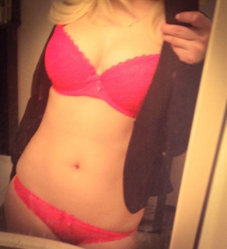 Escort girl blonde et sexy 20 ans