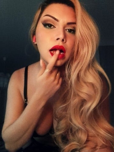 Escort trans Adna Kury à Lyon