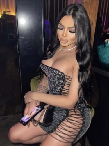 Escort trans NaomiRedGirl à Orléans